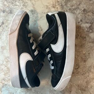 Nike Low Blazers